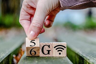 A symbolic image shows that the 5G mobile communications standard will be replaced by the 6G standard in the future.