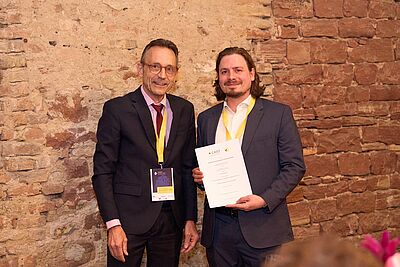 Dr. Simon Rohlmann erhält CAST/GI Promotionspreis.