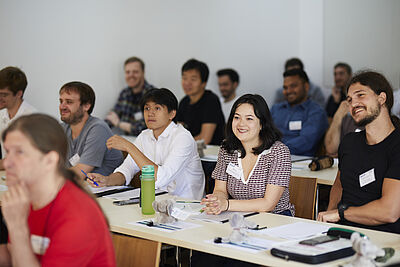 Gruppe im Raum der CASA Summer School